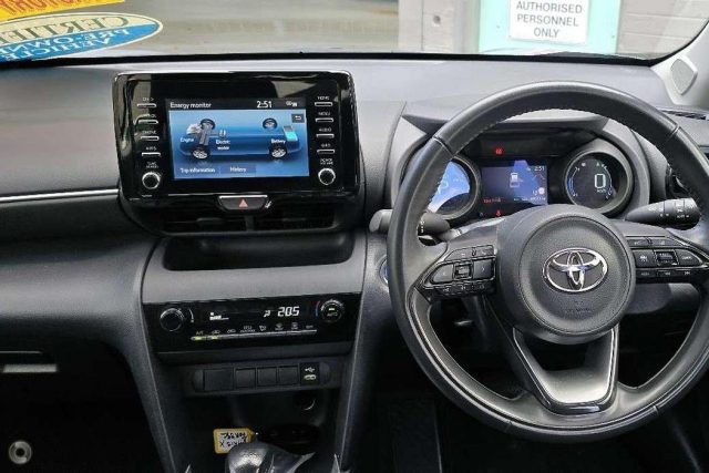 2023 Toyota Yaris Cross Hybrid - Image 12