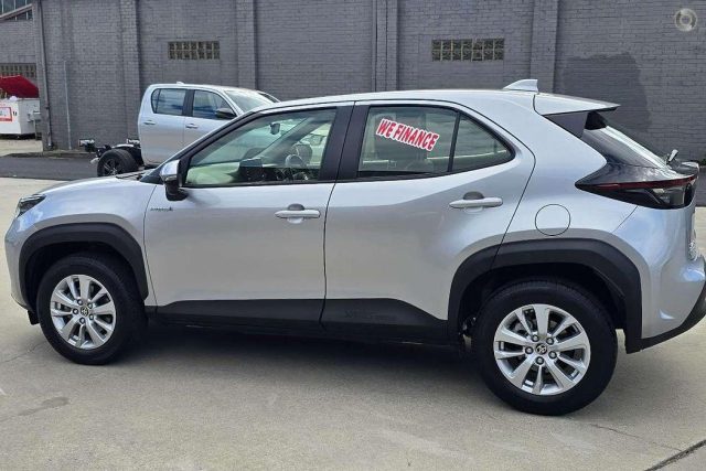 2023 Toyota Yaris Cross Hybrid - Image 4