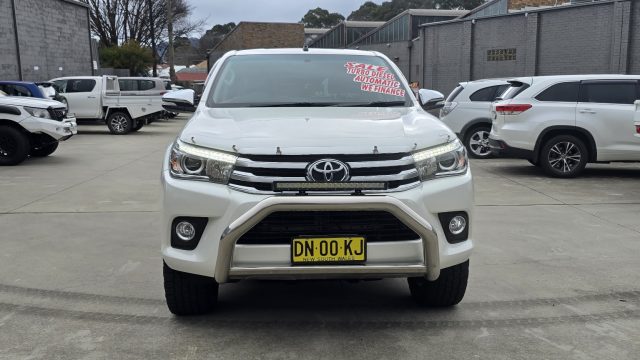 2017 Toyota Hilux - Image 4