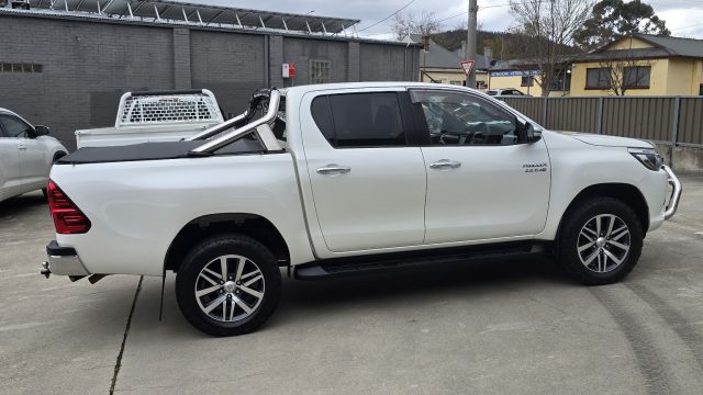 2017 Toyota Hilux - Image 14