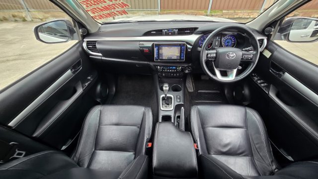 2017 Toyota Hilux - Image 2