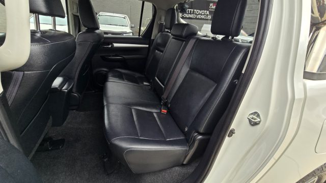 2017 Toyota Hilux - Image 16