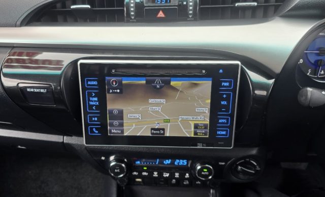 2017 Toyota Hilux - Image 21