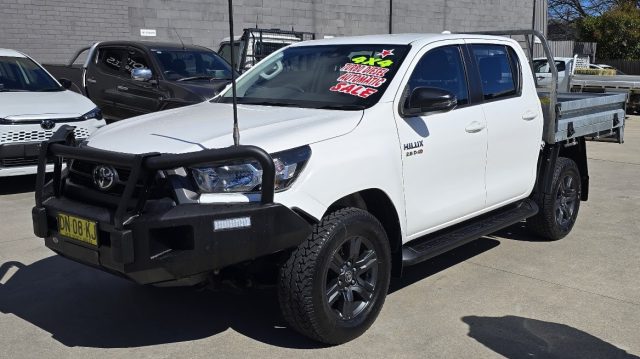 2023 Toyota Hilux - Image 3