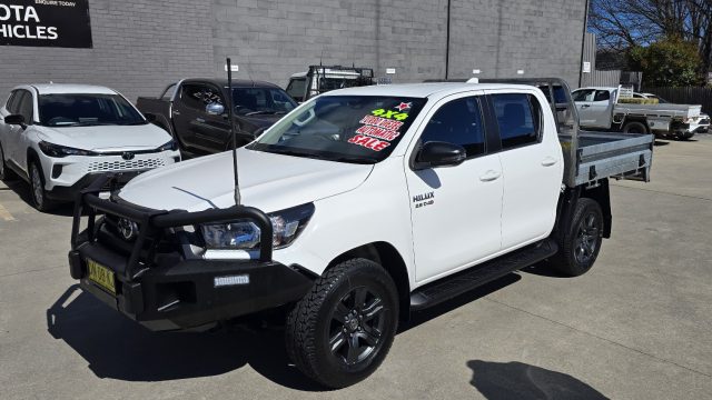 2023 Toyota Hilux - Image 4
