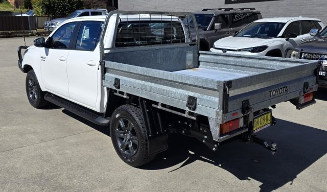 2023 Toyota Hilux - Image 6