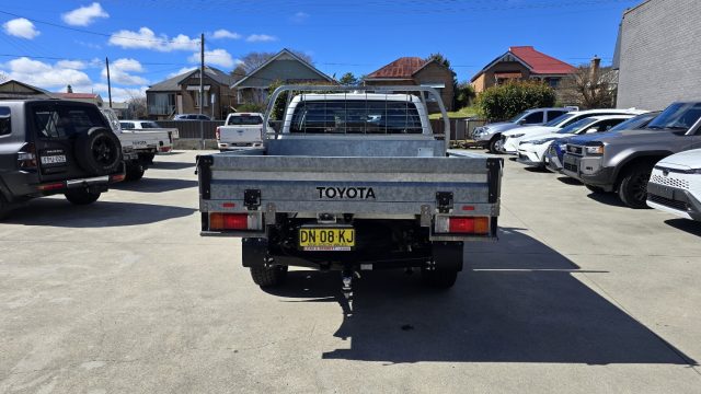 2023 Toyota Hilux - Image 7