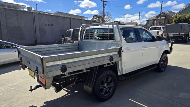 2023 Toyota Hilux - Image 9