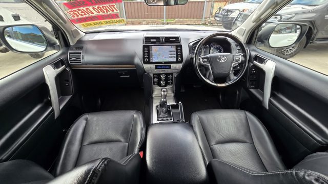 2021 Toyota Prado - Image 13