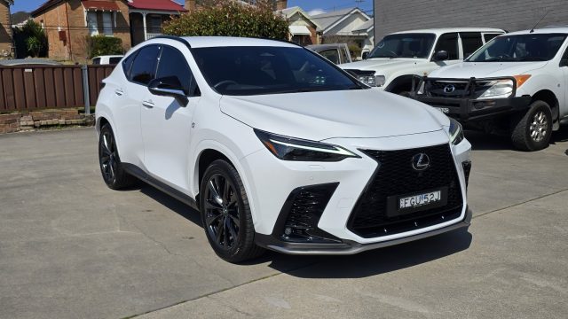 2024 Lexus NX350h - Image 4