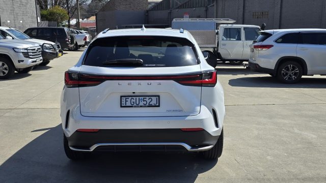 2024 Lexus NX350h - Image 9