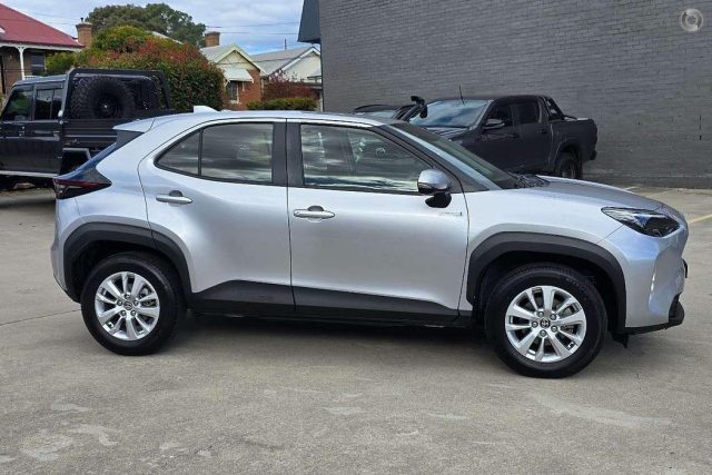 2023 Toyota Yaris Cross Hybrid - Image 10