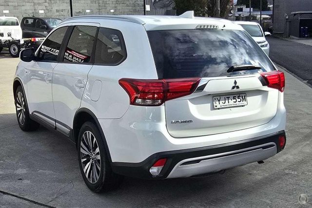 2019 MITSUBISHI OUTLANDER - Image 10