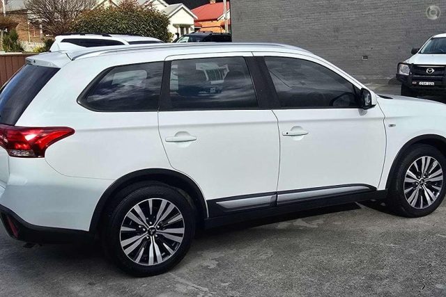 2019 MITSUBISHI OUTLANDER - Image 7
