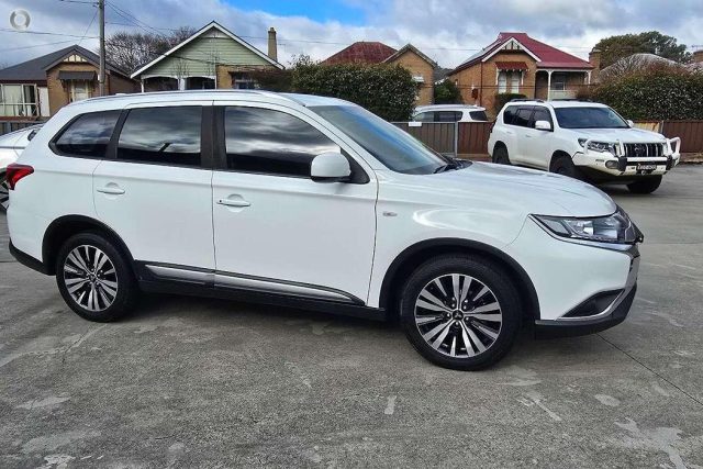 2019 MITSUBISHI OUTLANDER - Image 11