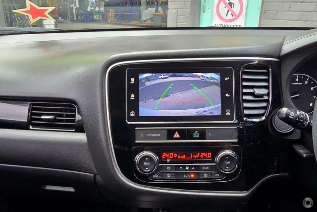 2019 MITSUBISHI OUTLANDER - Image 8