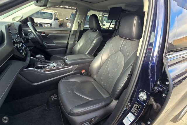 2022 Toyota Kluger Hybrid - Image 6