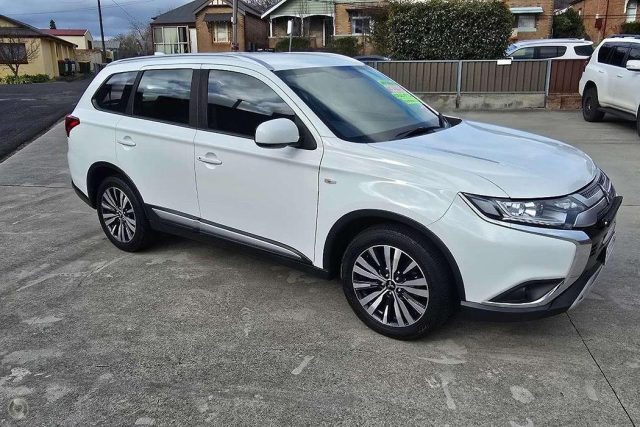 2019 MITSUBISHI OUTLANDER - Image 9