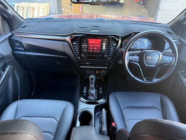 2025 ISUZU D-MAX - Image 38