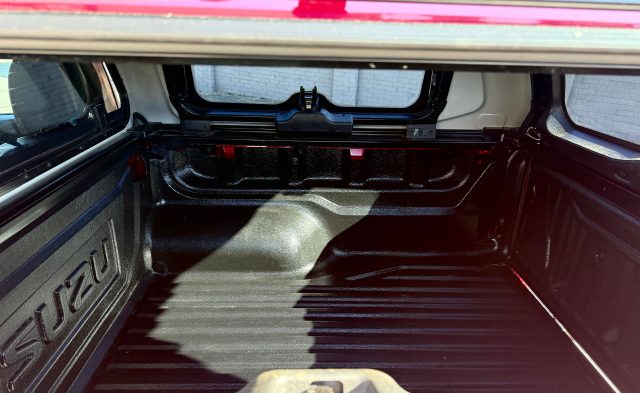 2025 ISUZU D-MAX - Image 40