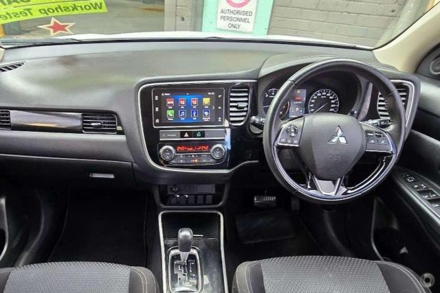 2019 MITSUBISHI OUTLANDER - Image 18
