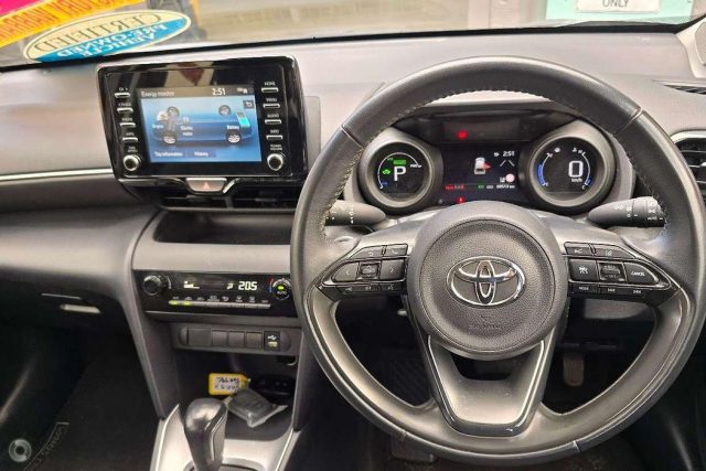 2023 Toyota Yaris Cross Hybrid - Image 2