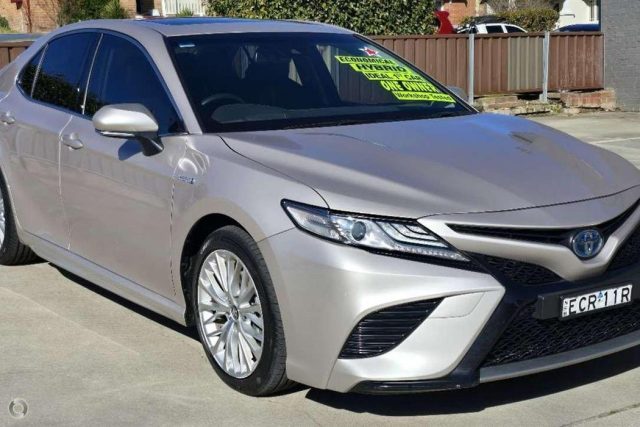 2019 Toyota Camry Hybrid - Image 11