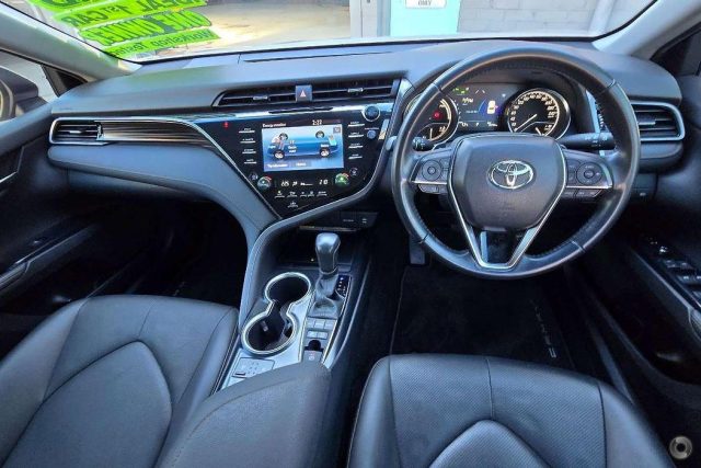 2019 Toyota Camry Hybrid - Image 12