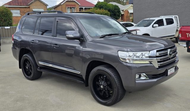 2016 Toyota LandCruiser - Image 2