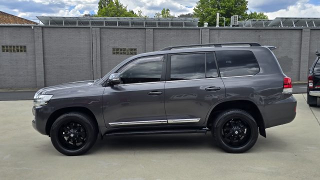 2016 Toyota LandCruiser - Image 6