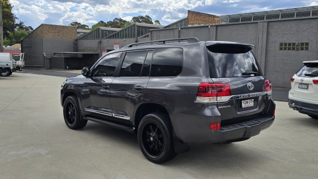 2016 Toyota LandCruiser - Image 8