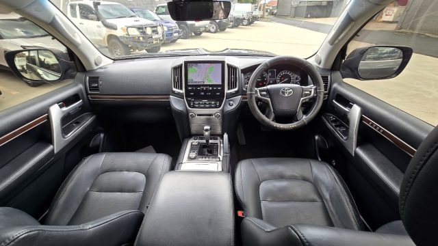 2016 Toyota LandCruiser - Image 10