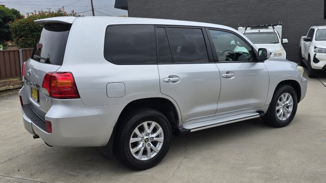 2014 Toyota LandCruiser - Image 12