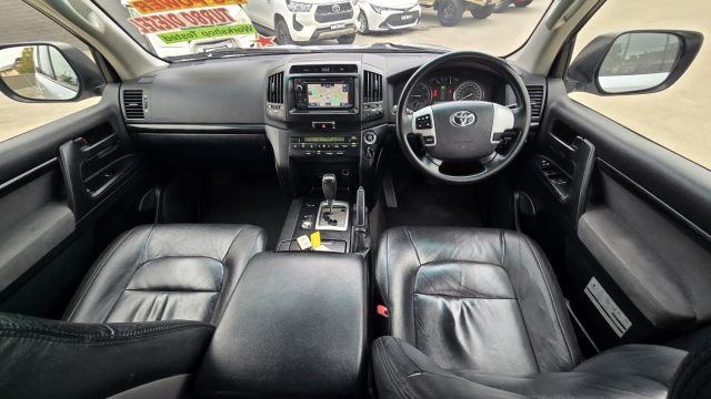 2014 Toyota LandCruiser - Image 2
