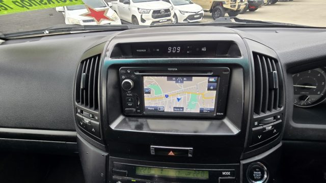 2014 Toyota LandCruiser - Image 25
