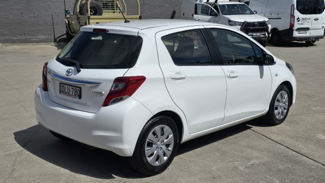 2015 Toyota Yaris - Image 10