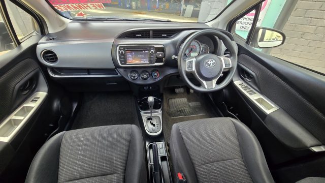 2015 Toyota Yaris - Image 12