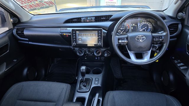 2020 Toyota Hilux - Image 2