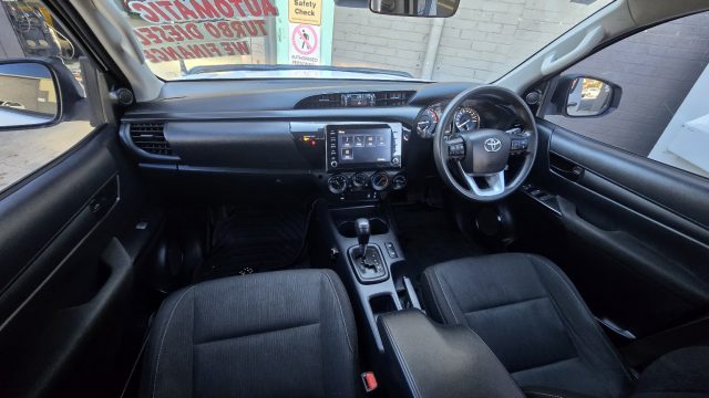 2020 Toyota Hilux - Image 11