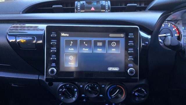 2020 Toyota Hilux - Image 17