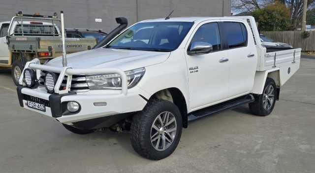 2017 Toyota Hilux - Image 2