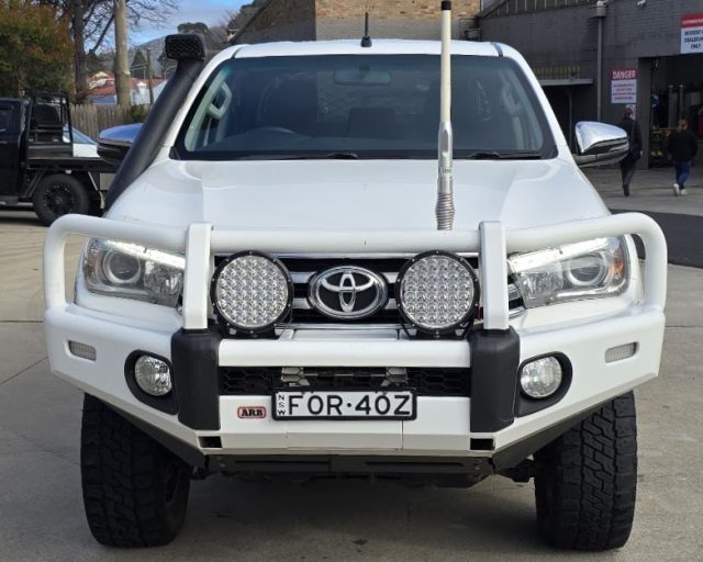 2017 Toyota Hilux - Image 8