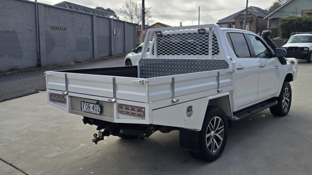 2017 Toyota Hilux - Image 12
