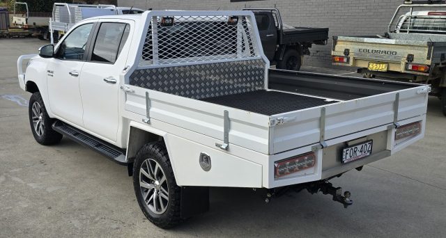 2017 Toyota Hilux - Image 14