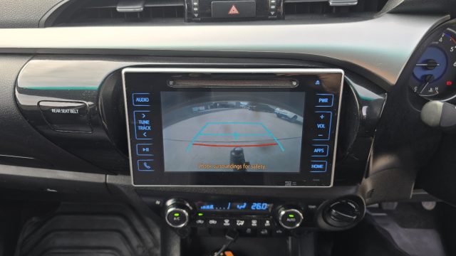 2017 Toyota Hilux - Image 21