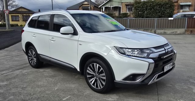 2019 MITSUBISHI OUTLANDER - Image 3