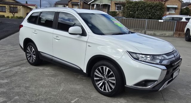 2019 MITSUBISHI OUTLANDER - Image 4