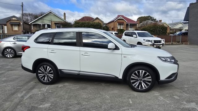 2019 MITSUBISHI OUTLANDER - Image 7
