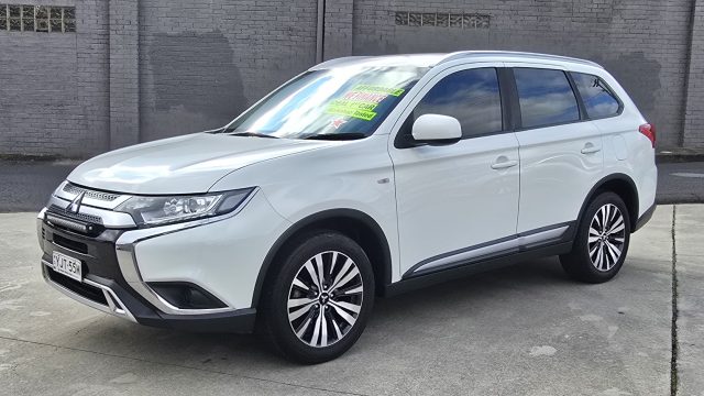 2019 MITSUBISHI OUTLANDER - Image 9