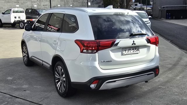 2019 MITSUBISHI OUTLANDER - Image 10